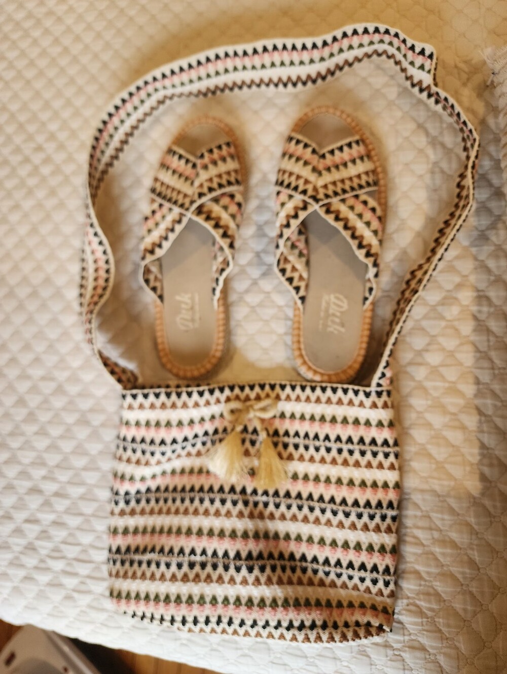 Slip-On Women’s Sandals in Pink & Neutral Pattern With Purse
